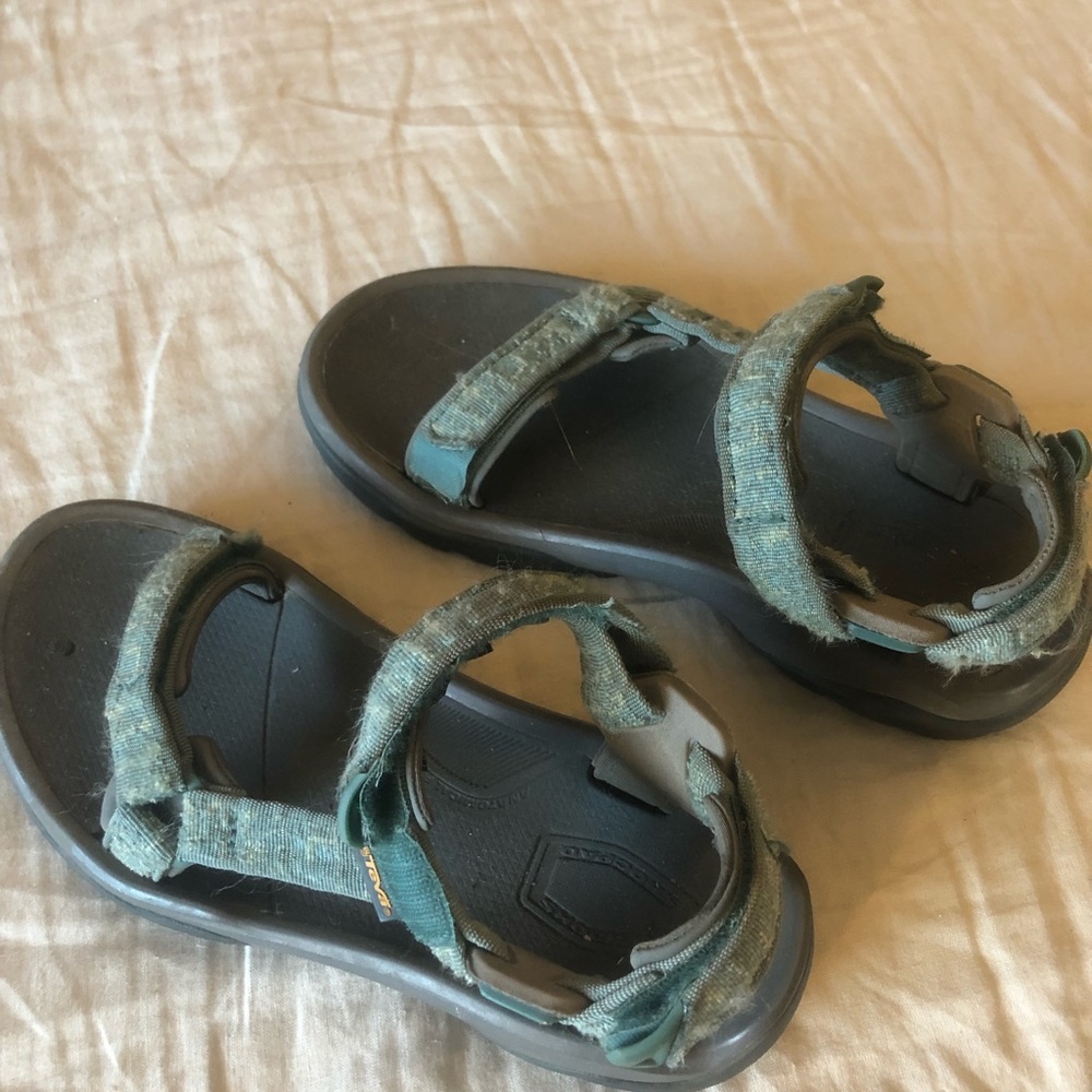 Blue Teva’s size 10